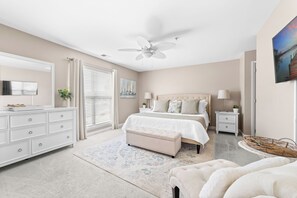 3 bedrooms, desk, iron/ironing board, travel cot - 🆕! Harborside Getaway - Waterfront Lake Norman Vacation Condo (Cornelius)