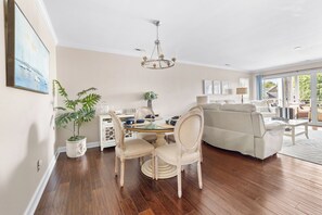 Dining - 🆕! Harborside Getaway - Waterfront Lake Norman Vacation Condo (Cornelius)