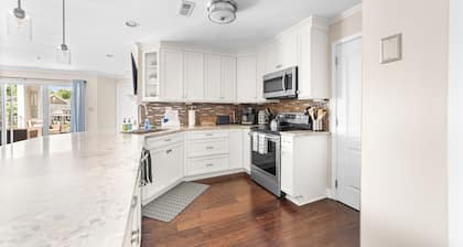 🆕! Harborside Getaway - Waterfront Lake Norman Vacation Condo