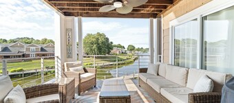 🆕! Harborside Getaway - Waterfront Lake Norman Vacation Condo