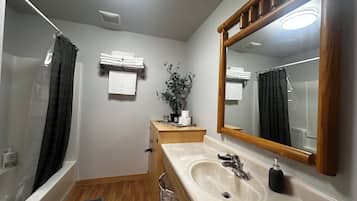 Toallas, jabón, papel de baño