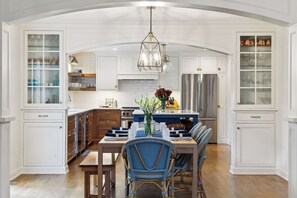 Dining - Lake Minnetonka time! Fireplace,games,beach! (Wayzata)