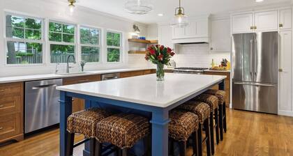 Lake Minnetonka time! Fireplace,games,beach!