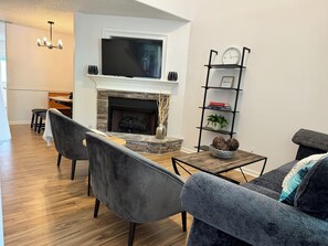 Smart TV, fireplace