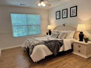 4 bedrooms, desk, WiFi, bed sheets