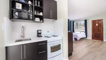Family Double Room with Kitchenette, Beach View | Private kitchenette