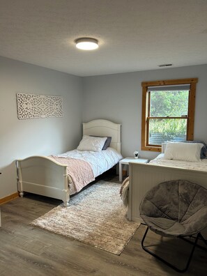 4 Schlafzimmer, Schreibtisch, Bügeleisen/Bügelbrett, kostenloses WLAN