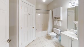 Shower, hair dryer, towels - Cozy Golf Villa | Pool View Paradise | Relax | Magnolia North 4872-203 (Myrtle Beach)