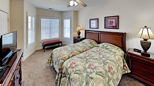 3 bedrooms, iron/ironing board, WiFi (free), bed sheets - Myrtlewood Villa Close to Beach & Dining | Magnolia Pointe Luster Leaf 4837-201 (Myrtle Beach)