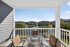 Outdoor dining - Relax at Magnolia Pointe — Modern Condo & Resort | Magnolia Pointe Luster Leaf 4847-305 (Myrtle Beach)