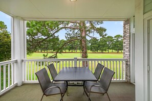 Outdoor dining - Golf Views | winter Bliss | Lush Garden Escape | Magnolia Place 4827-201 (Myrtle Beach)