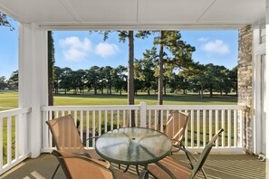 Outdoor dining - Myrtlewood Villas| Golf & Garden Views Await You | Magnolia Place 4647-201 (Myrtle Beach)