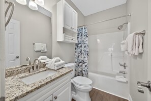 Shower, hair dryer, towels - Magnolia Place 4661-101 | Myrtlewood Hit Greens, Then Hit the Couch (Myrtle Beach)