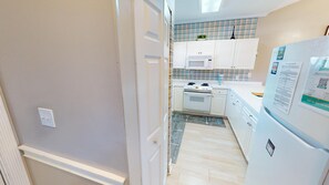 Fridge, microwave, oven, stovetop - Myrtle Beach Golf Villa | Pool View | Blocks to Beach | Magnolia Place 4679-303 (Myrtle Beach)