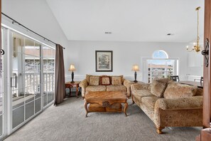 TV - Myrtlewood Villa: a breezy escape near Myrtle Beach | Magnolia Place 4687-304 (Myrtle Beach)