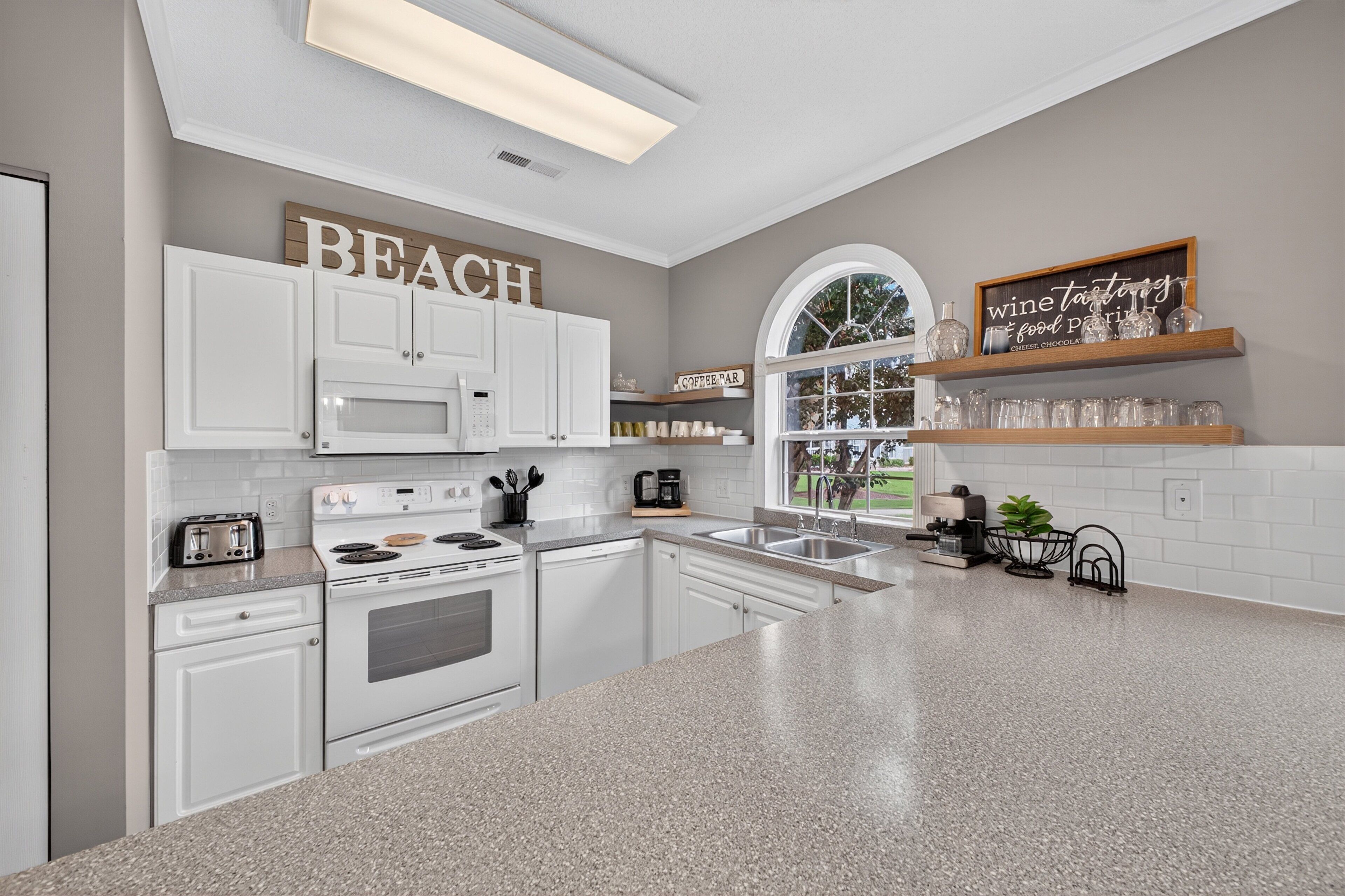 冰箱、微波炉、烤箱、炉灶