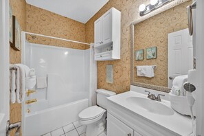 Shower, hair dryer, towels - Morning sun | golf fun | ocean breeze retreat | Magnolia Place 4701-103 (Myrtle Beach)
