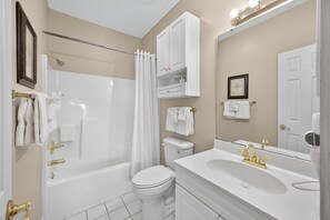Shower, hair dryer, towels - Myrtle charm | quiet walks | golf just minutes | Magnolia Place 4701-104 (Myrtle Beach)