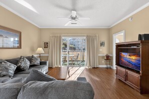 TV - Golf lovers | beach walkers | all welcome here | Magnolia Place 4717-102 (Myrtle Beach)