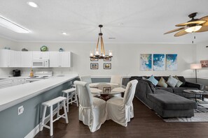 Interior - Myrtlewood Villa | walk beach | golf is nearby | Magnolia Place 4793-103 (Myrtle Beach)