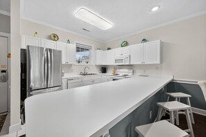 Fridge, microwave, oven, stovetop - Myrtlewood Villa | walk beach | golf is nearby | Magnolia Place 4793-103 (Myrtle Beach)