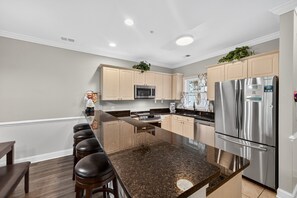 Fridge, microwave, oven, stovetop - Myrtlewood | Golf views | breezy nights | peaceful | Magnolia Pointe 4889-103 (Myrtle Beach)