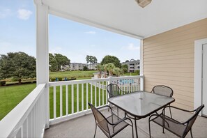 Outdoor dining - Walk beach | golf close | chill hard | Myrtlewood  | Magnolia Pointe 4893-202 (Myrtle Beach)
