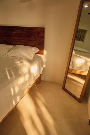 3 habitaciones, tabla de planchar con plancha, wifi y ropa de cama 