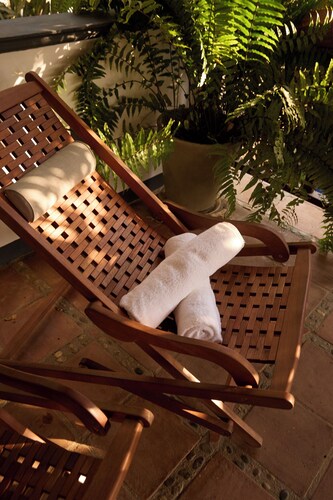 Chic 3-bedroom villa with AC and WiFi in welcoming Puerto Escondido