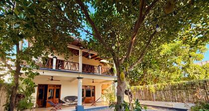 Chic 3-bedroom villa with AC and WiFi in welcoming Puerto Escondido