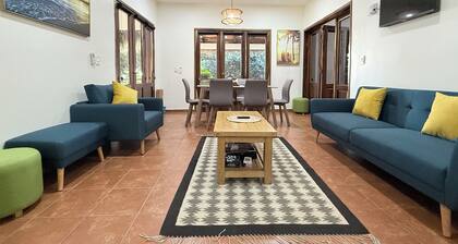 Chic 3-bedroom villa with AC and WiFi in welcoming Puerto Escondido