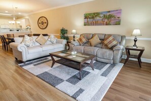 TV - Luxury Waterfront Myrtlewood Condo Retreat Escape!| Magnolia Pointe Luster Leaf 4837-302 (Myrtle Beach)