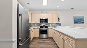 Fridge, microwave, oven, stovetop - Golf Villa Serenity | Pool View | Blocks to the Beach | Magnolia Pointe Luster Leaf 4833-202 (Myrtle Beach)