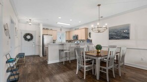 Dining - Golf Villa Serenity | Pool View | Blocks to the Beach | Magnolia Pointe Luster Leaf 4833-202 (Myrtle Beach)