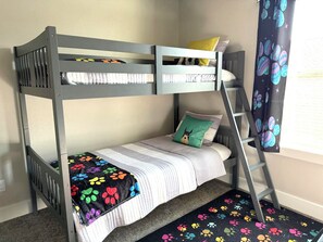 5 bedrooms, desk, iron/ironing board, free WiFi