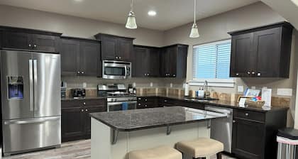 Family-Friendly Stylish 5BR w/ Theater & Hot Tub in Meridian Idaho