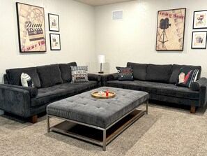 Smart TV, fireplace, DVD player, books - Family-Friendly Stylish 5BR w/ Theater & Hot Tub in Meridian Idaho (Meridian)