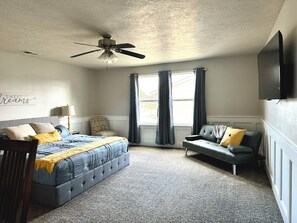 5 bedrooms, desk, iron/ironing board, free WiFi - Family-Friendly Stylish 5BR w/ Theater & Hot Tub in Meridian Idaho (Meridian)