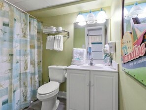 Shower, hair dryer, towels - Sand Dunes 2427 - Myrtle Beach (Myrtle Beach)