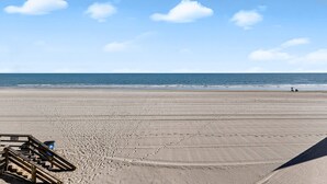 På stranden