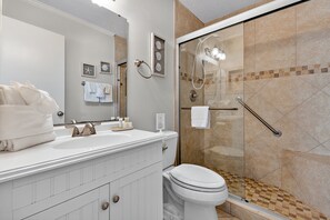 Shower, hair dryer, towels - A place at the beach III 9530-2H, Oceanfront Summer Paradise Steps from Myrtle Beach Sand (Myrtle Beach)