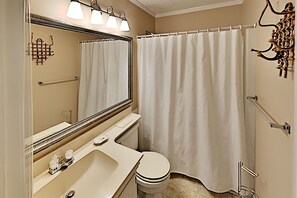 淋浴设施、吹风机、毛巾