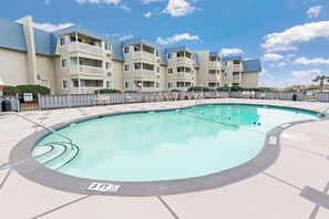 A heated pool - A Place at the Beach V A109, Myrtle Beach Summer Retreat Near the Ocean (Myrtle Beach)