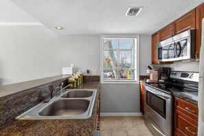 Frigorifero, microonde, lavastoviglie, macchina per tè/caffè