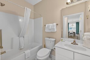 Shower, hair dryer, towels - Explore North Myrtle Beach, Book Your Tee Time Stay | Cypress Bend 524 (North Myrtle Beach)