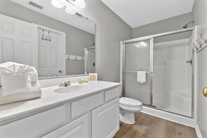 Shower, hair dryer, towels - Myrtle Beach Magic | Golf, Beach, & Fun at Fairways! | Fairways 9C (Myrtle Beach)