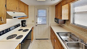 Coffee/tea maker, fridge, microwave, oven - Beach Cottage Retreat | Relax by the Shore & Golf | GC 6 (Myrtle Beach)