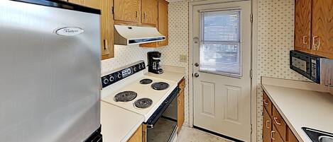 Refrigerador, microondas, horno y parrilla de estufa