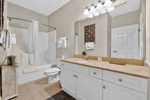Shower, hair dryer, towels - World Tour 1009-203 - Myrtle Beach (Myrtle Beach)