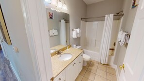 Shower, hair dryer, towels - World Tour 1009-301 - Myrtle Beach (Myrtle Beach)